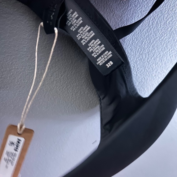 Skims Wireless Form Push Up Plunge Bra - Picture 4 of 4